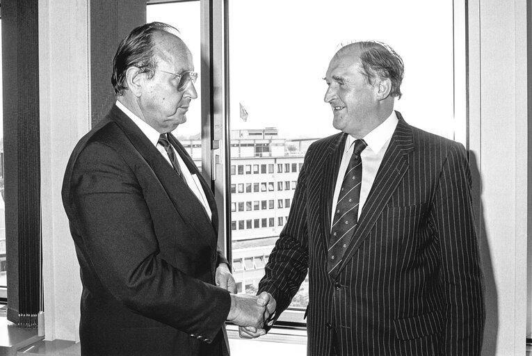 Nuotrauka 2: Lord PLUMB - EP President meets with German Foreign Minister Hans Dietrich GENSCHER at the European Parliament in Strasbourg