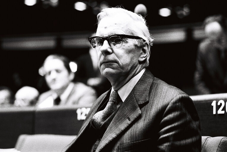 Снимка 19: The Delegue Michael YEATS during a session in Strasbourg on March 1977.