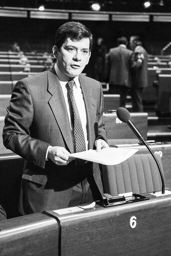 Fotografi 5: MEP Enrique BARON CRESPO at the European Parliament in Strasbourg in May 1987