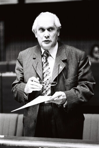 Fotografija 47: The delegue Erwin LANGE during a session in Strasbourg in March 1977.