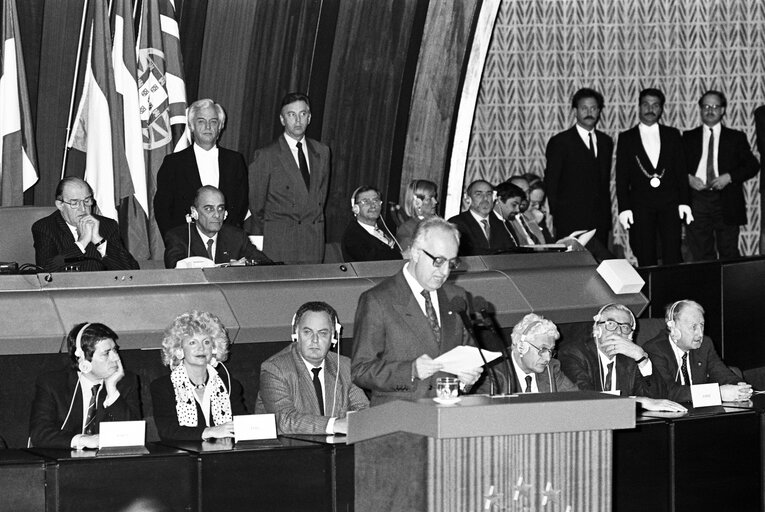 Foto 6: Greek President Christos SARTZETAKIS makes an official visit to the EP in November 1988