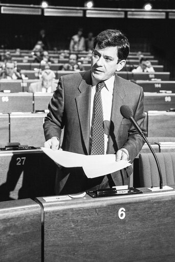 Φωτογραφία 7: MEP Enrique BARON CRESPO at the European Parliament in Strasbourg in May 1987