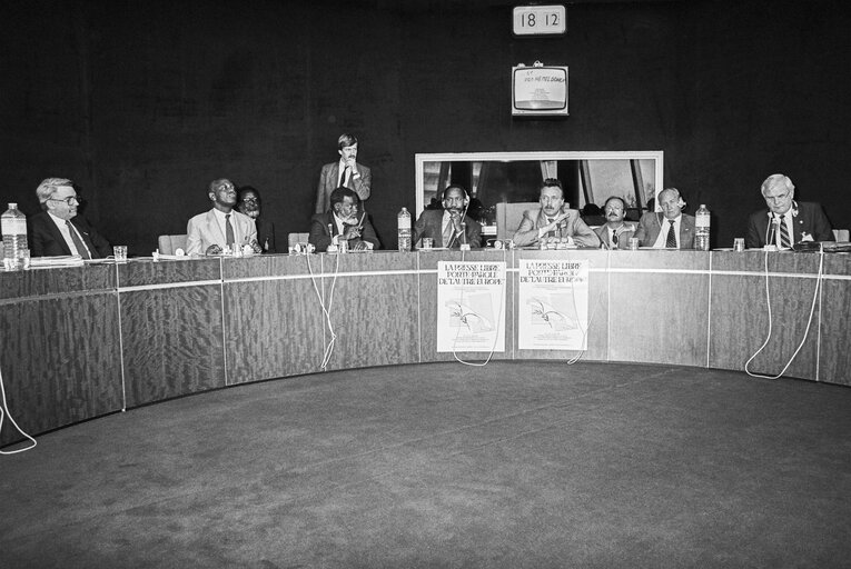 Fotografija 2: Meeting with Permanent representative to the United Nations at the European Parliament in Strasbourg in May 1987