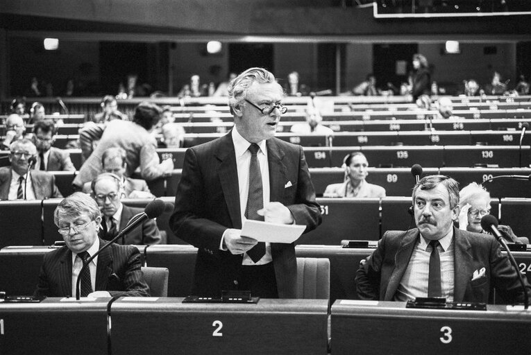 Nuotrauka 3: Plenary Session at the European Parliament in Strasbourg In December 1987. Danish Presidency of the EU