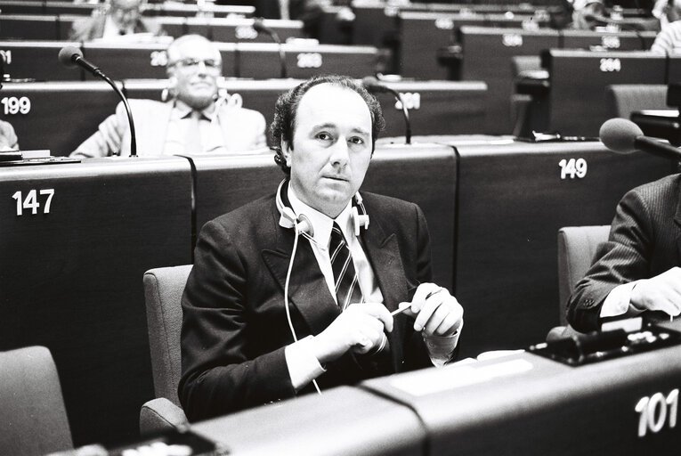 Fotografija 8: The MEP Ettore Giovanni ANDENNA during a session in Strasbourg in March 1987.