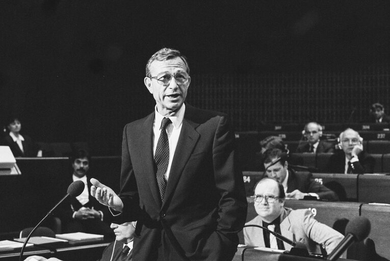 Fotografija 9: Plenary Session at the European Parliament in Strasbourg in May 1987. Belgian Presidency of the EU