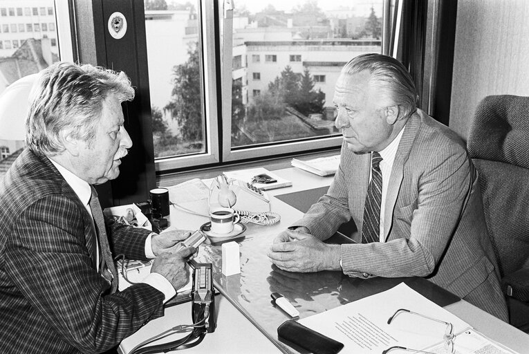 Valokuva 3: Ludwig FELLERMAIER in his office in Strasbourg