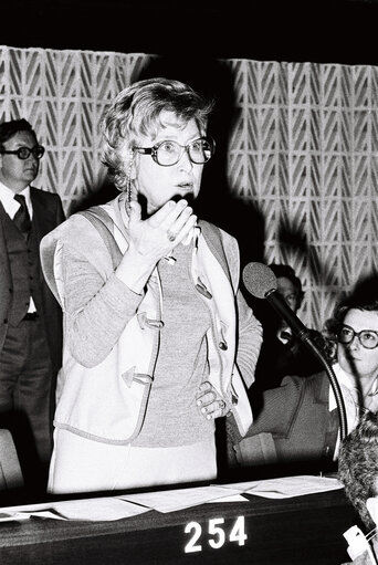 Снимка 30: The delegue Winifred EWING during a session in Strasbourg in March 1977.