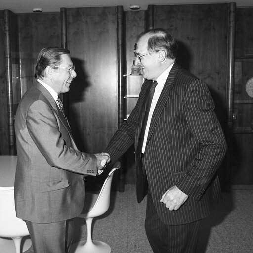 Fotogrāfija 11: Lord PLUMB - EP President meets with MEP Sergio PININFARINA at the European Parliament in Strasbourg