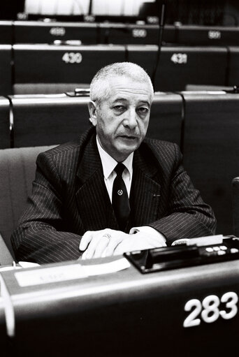 MEP Robert DELOROZOY during a session in Strasbourg in March 1987.