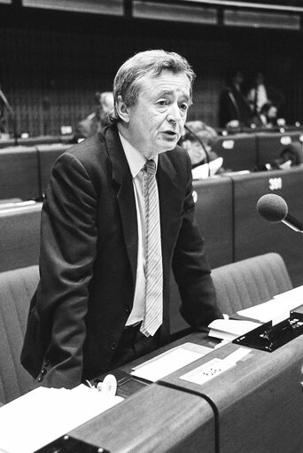 The MEP Alfred LOMAS during a session in Strasbourg in November 1988