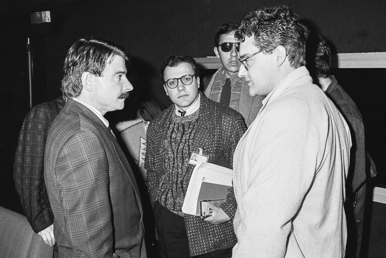 Foto 9: Meeting ' La presse libre: Porte parole de l'autre Europe ' at the European Parliament in Strasbourg in May 1987