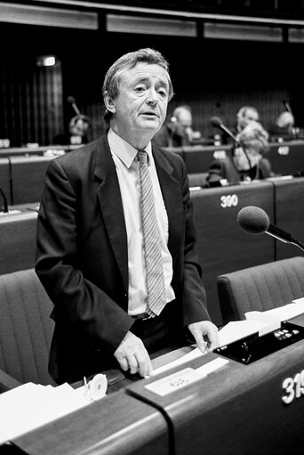 Fotografie 15: The MEP Alfred LOMAS during a session in Strasbourg in November 1988