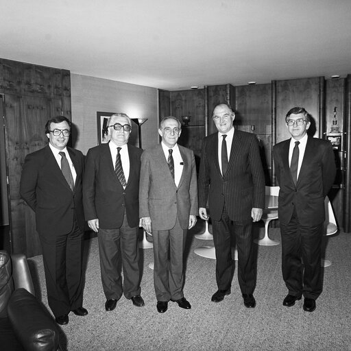 Fotogrāfija 7: Lord PLUMB - EP President meets with guests at the European Parliament in Strasbourg