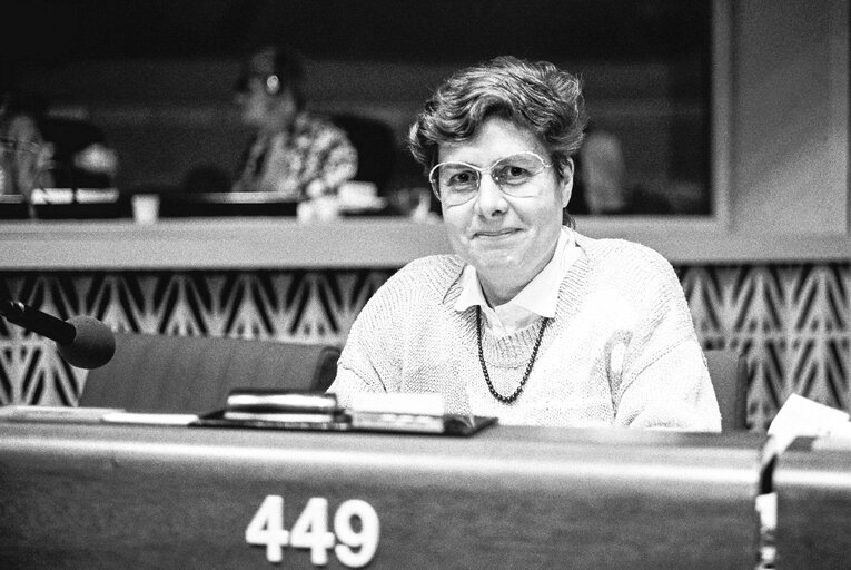 Fotografi 2: MEP Barbara SCHMIDBAUER at the European Parliament in Strasbourg in May 1987