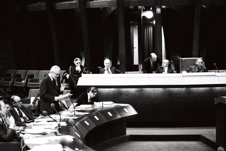 Suriet 17: European Parliament, during a session in Strasbourg in March 1977.