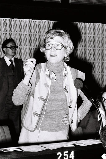 Снимка 27: The delegue Winifred EWING during a session in Strasbourg in March 1977.