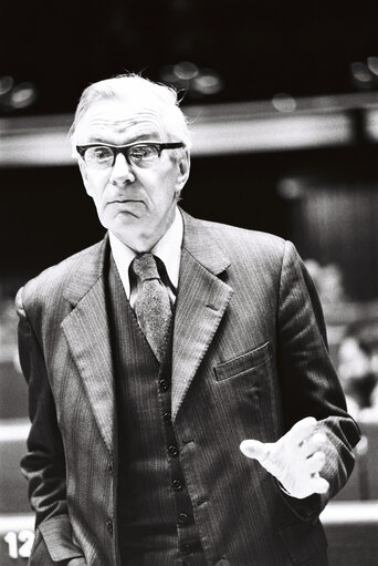 Снимка 16: The Delegue Michael YEATS during a session in Strasbourg on March 1977.