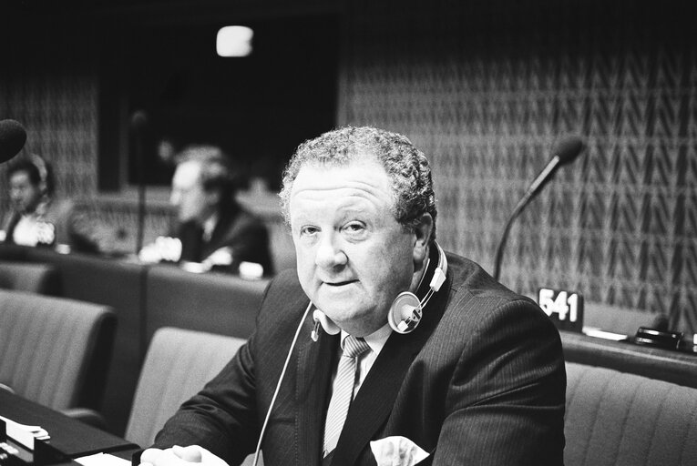 Fotografi 11: MEP Mark KILLILEA at the European Parliament in Strasbourg in May 1987