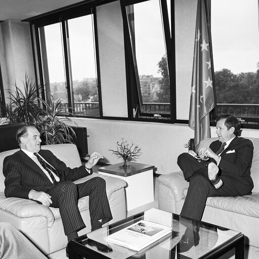 Fotogrāfija 5: Lord PLUMB - EP President meets with guest at the European Parliament in Brussels