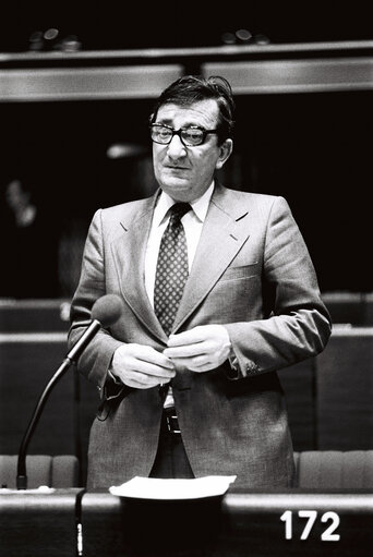 Снимка 2: The delegue James Martin GIBBONS during a session in Strasbourg in March 1977.