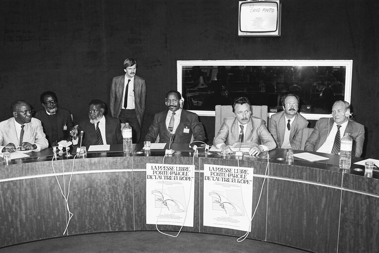 Nuotrauka 8: Meeting with Permanent representative to the United Nations at the European Parliament in Strasbourg in May 1987