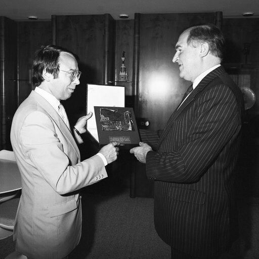 Fotogrāfija 10: Lord PLUMB - EP President meets with MEP Raphael CHANTERIE at the European Parliament in Strasbourg