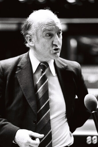 Снимка 9: The delegue Lord RUSSELL-JOHNSTON  during a session in Strasbourg in March 1977.