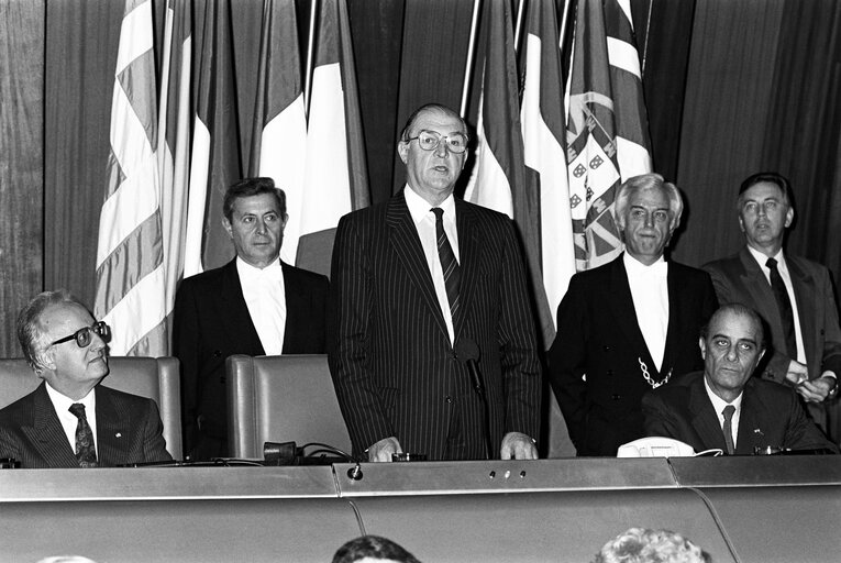 Foto 11: Greek President Christos SARTZETAKIS makes an official visit to the EP in November 1988