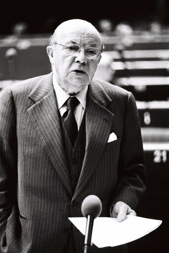 Снимка 22: The delegue Norbert HOUGARDY during a session in Strasbourg in March 1977.