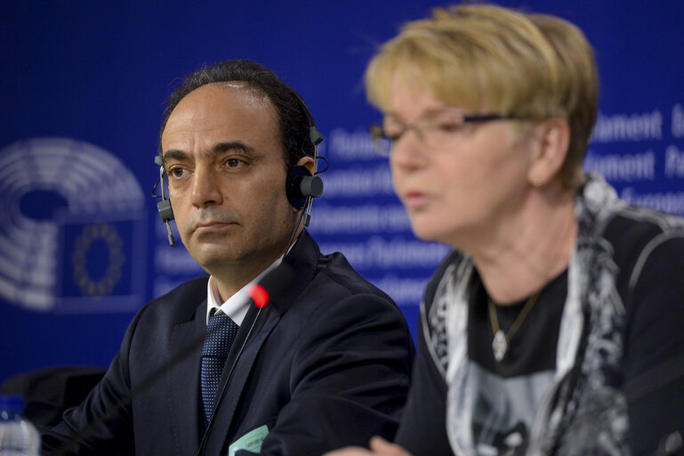 Fotografie 10: Press conference ' Escalating State Violence in Turkey; Kurdish People under Attack '
