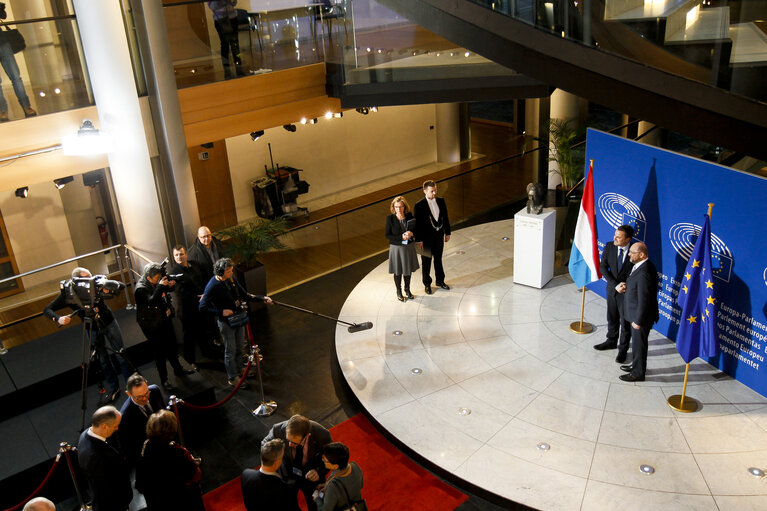 Zdjęcie 5: Review of the Luxembourg Presidency of the EU.  Visit of the Luxembourg Prime Minister to the European Parliament in Strasbourg.  Martin SCHULZ - EP President meets with Xavier BETTEL - Prime Minister of Luxembourg