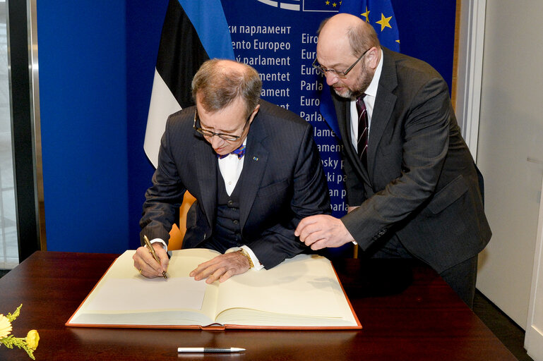 Fotografija 4: Official visit of the Estonian President to the European Parliament in Strasbourg.  Arrival.