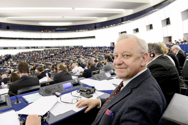 Photo 6 : Boleslaw PIECHA during plenary session week 05 2016 in Strasbourg