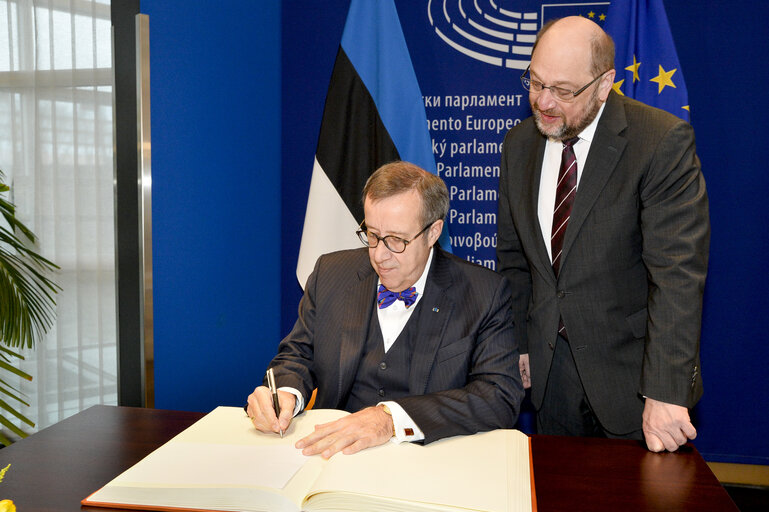 Fotografija 3: Official visit of the Estonian President to the European Parliament in Strasbourg.  Arrival.