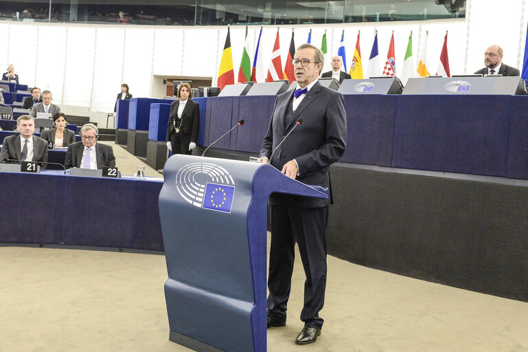 Fotografija 25: Official visit of the Estonian President to the European Parliament in Strasbourg.  Tomas ILVES - Estonian President formally addresses the Plenary.