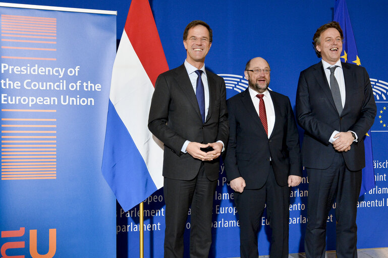 Foto 2: Dutch Presidency of the EU - Visit of the Dutch Prime Minister to the European Parliament in Strasbourg - Official welcome