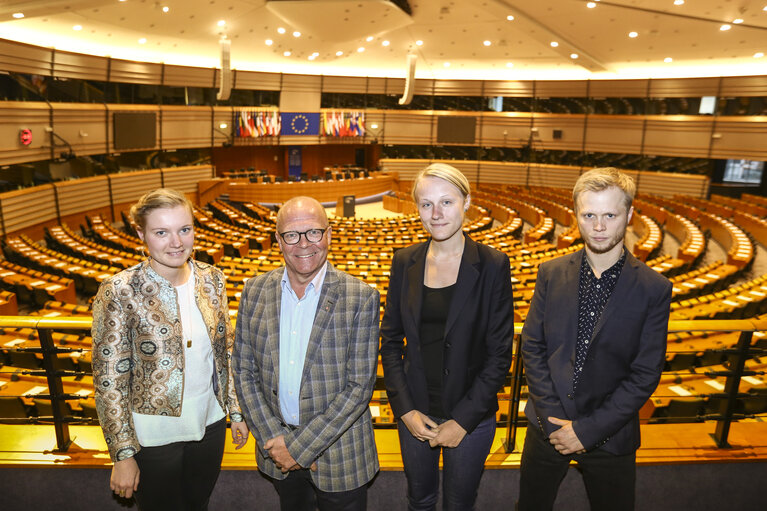 Zdjęcie 3: Ole CHRISTENSEN and staff Members