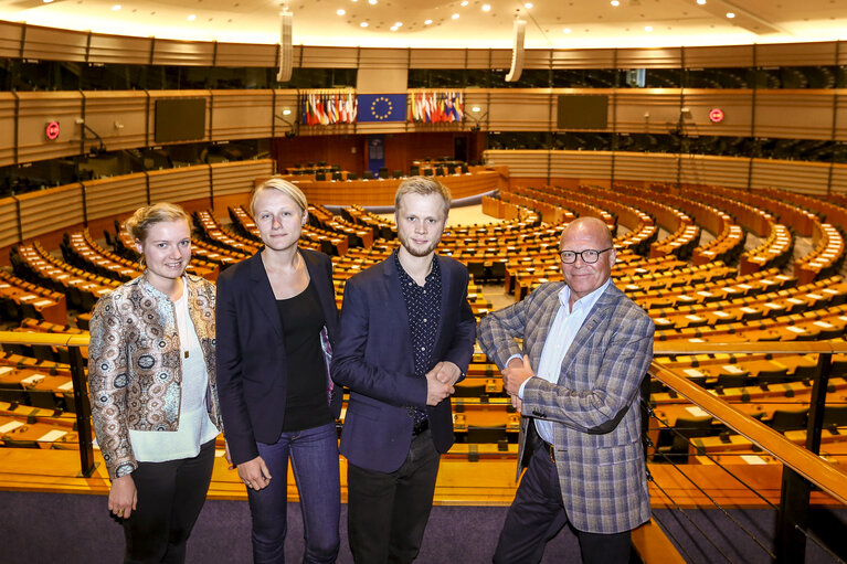 Zdjęcie 2: Ole CHRISTENSEN and staff Members