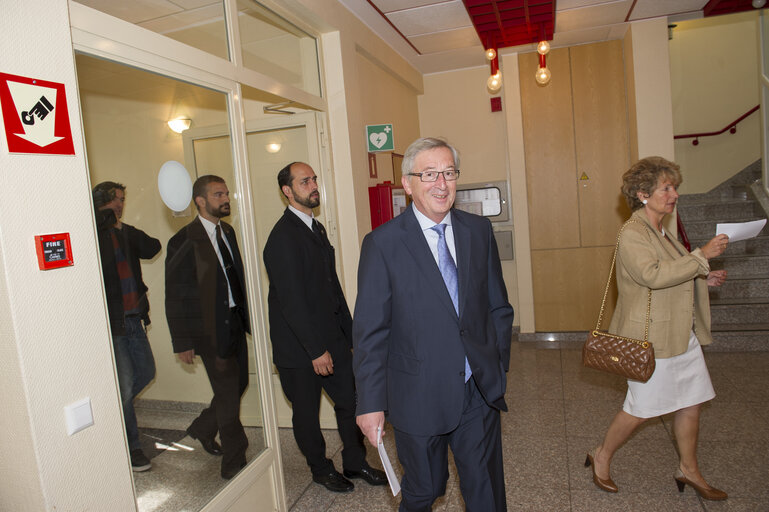 Nuotrauka 25: EE2014 - European Election 2014 - Vote of EPP Candidate to EC Presidency.European election candidat Jean Claude  JUNCKER  CSV picturing at poll in center of culture at Capellen GDL on sunday 25 2014