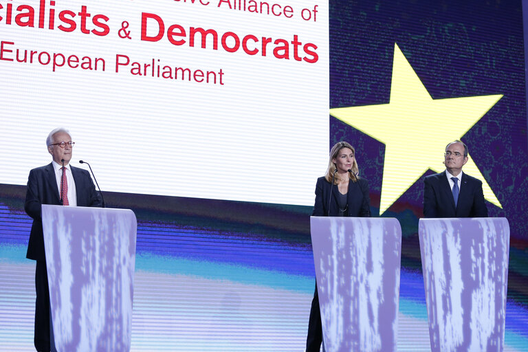 Fotografia 11: EE2014 European election night. Statement of Guy VERHOFSTADT once the European elections results have been published.