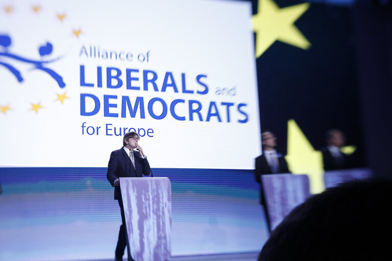 Fotografia 8: EE2014 European election night. Statement of Guy VERHOFSTADT once the European elections results have been published.