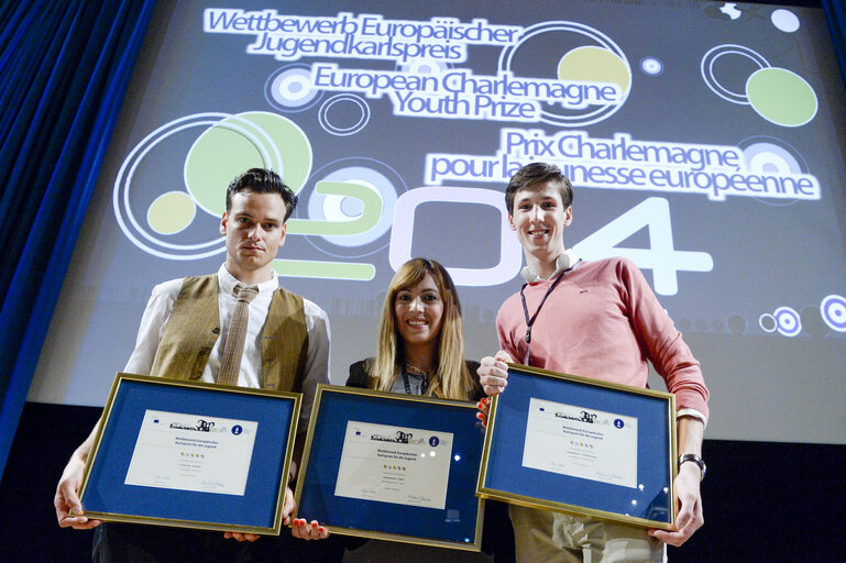 Zdjęcie 5: 1st Prize Peter LAUGESEN - Representing the Danish winning project  ' Our Europe ', 3rd Prize Christina MALAI - Representing the Cypriot project ' Employment4U ', 2nd Prize Aron VAN WIJK- Representing the Dutch project ' JouwDelft & Co ' - Charlemagne youth prize 2014 - Award ceremony