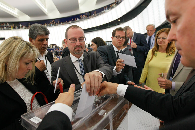 Снимка 27: Plenary session week 27-2014 - Opening of the plenary and election of the President of the Parliament (first ballot)