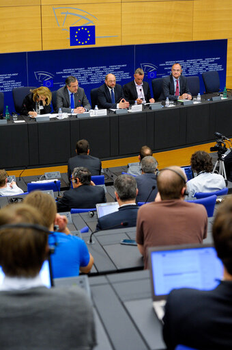 Photo 1: Official visit of the Prime Minister of Greece to the European Parliament in Strasbourg  Press conference on outgoing Greek Presidency