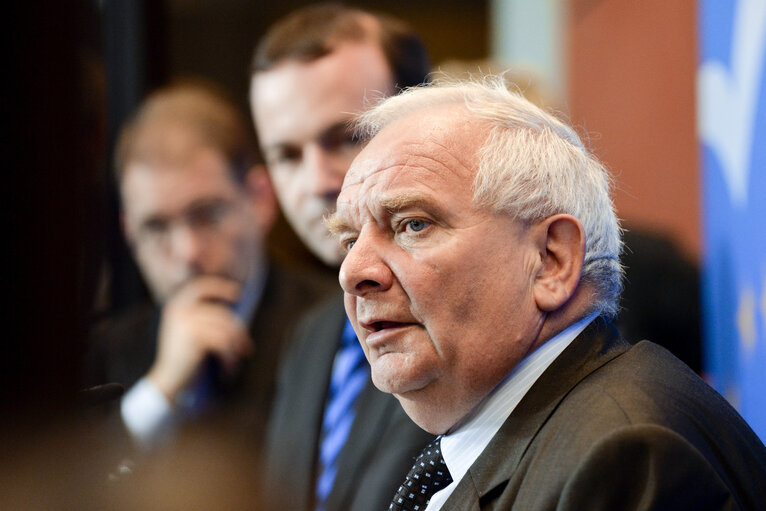 Foto 1: Press conference of the new EPP Group President