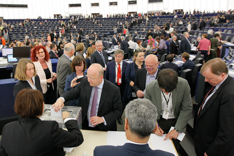 Снимка 22: Plenary session week 27-2014 - Opening of the plenary and election of the President of the Parliament (first ballot)