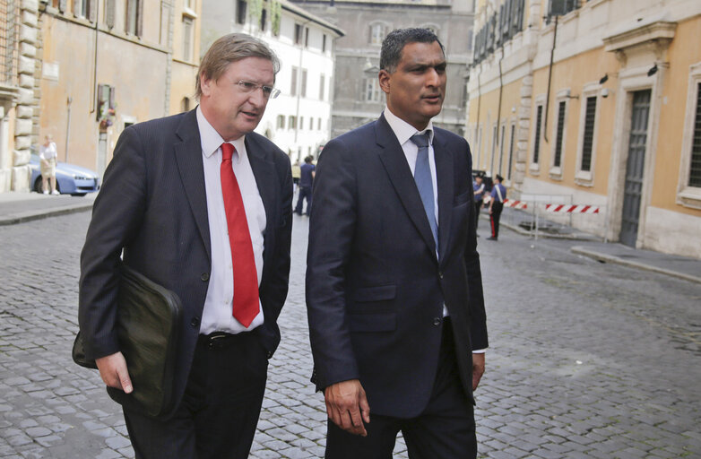 Zdjęcie 26: Syed Kamall during a meeting with Italian MPs in Rome, Italy, 23 June 2014. Next month Italy will take the reins of the rotating six-month duty presidency of the European Union.