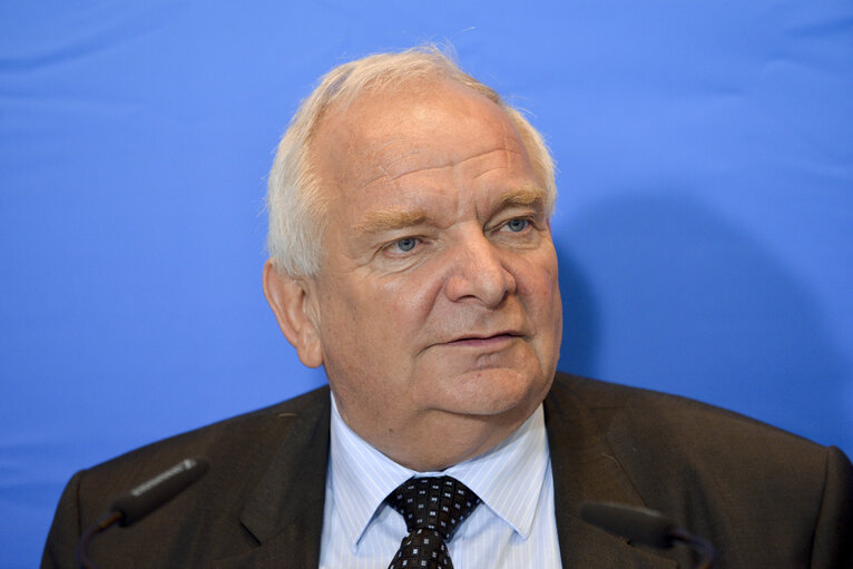 Foto 13: Press conference of the new EPP Group President