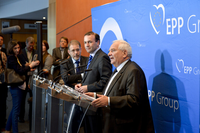 Foto 7: Press conference of the new EPP Group President